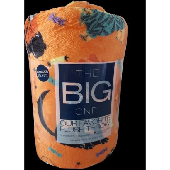 The Big One Halloween Dogs Oversized Plush Throw/Blanket 5 ft x 6 ft Soft/warm - Picture 2 of 6